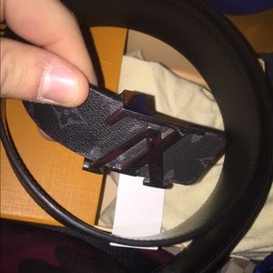 Louis Vuitton belt.. sz 30-32